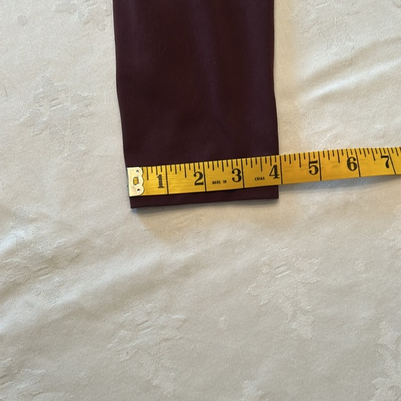 Athleta Salutation Stash Pocket 11 7/8 Tight Size S Burgundy - Picture 7 of 9
